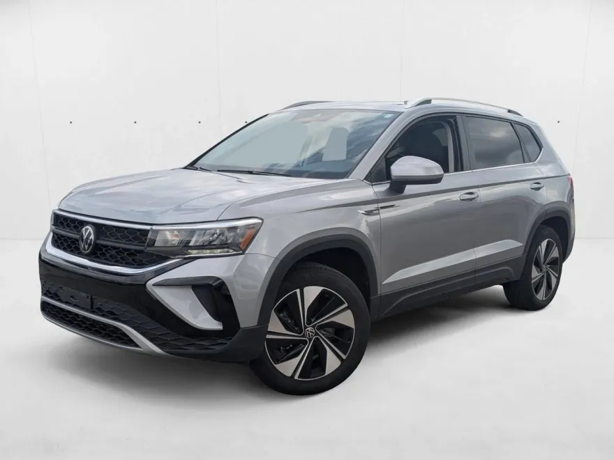 2024 Volkswagen Taos SE photo 1