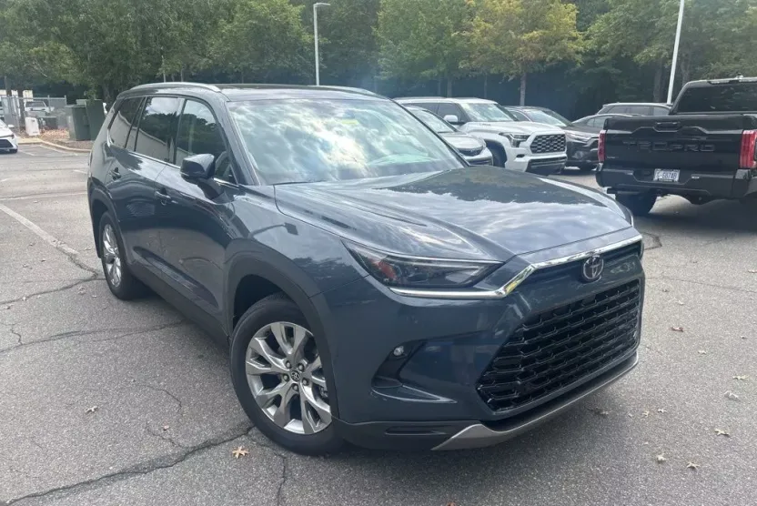 2025 Toyota Grand Highlander Limited photo 1