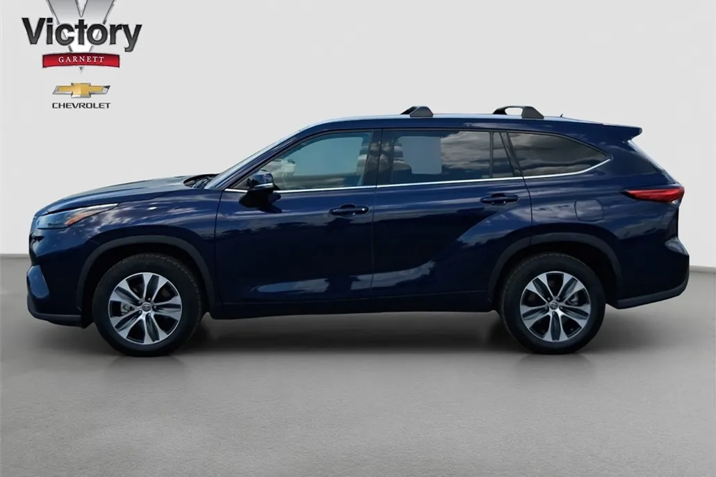 2022 Toyota Highlander Hybrid XLE photo 1