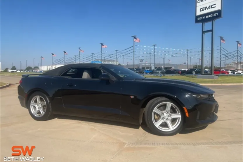 2020 Chevrolet Camaro 1LT photo 1