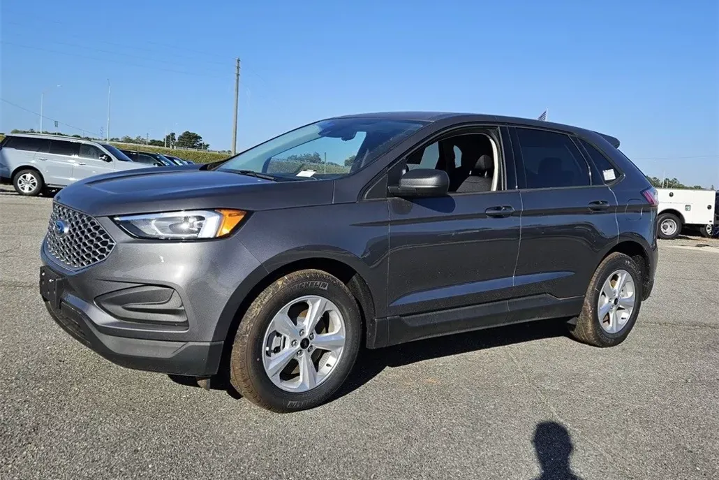 2024 Ford Edge SE photo 1