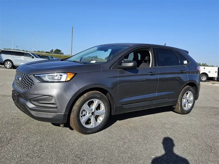 2024 Ford Edge SE photo 1