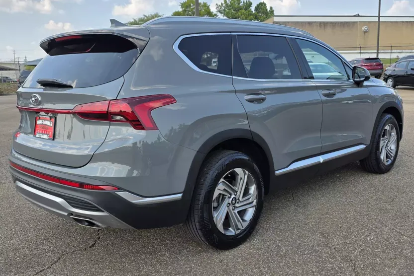 2022 Hyundai Santa Fe SEL photo 1