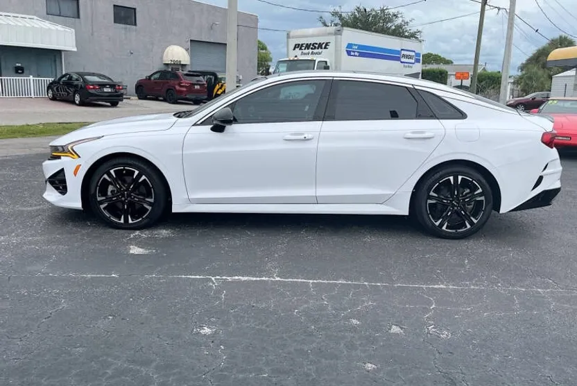 2022 Kia K5 GT-Line photo 1