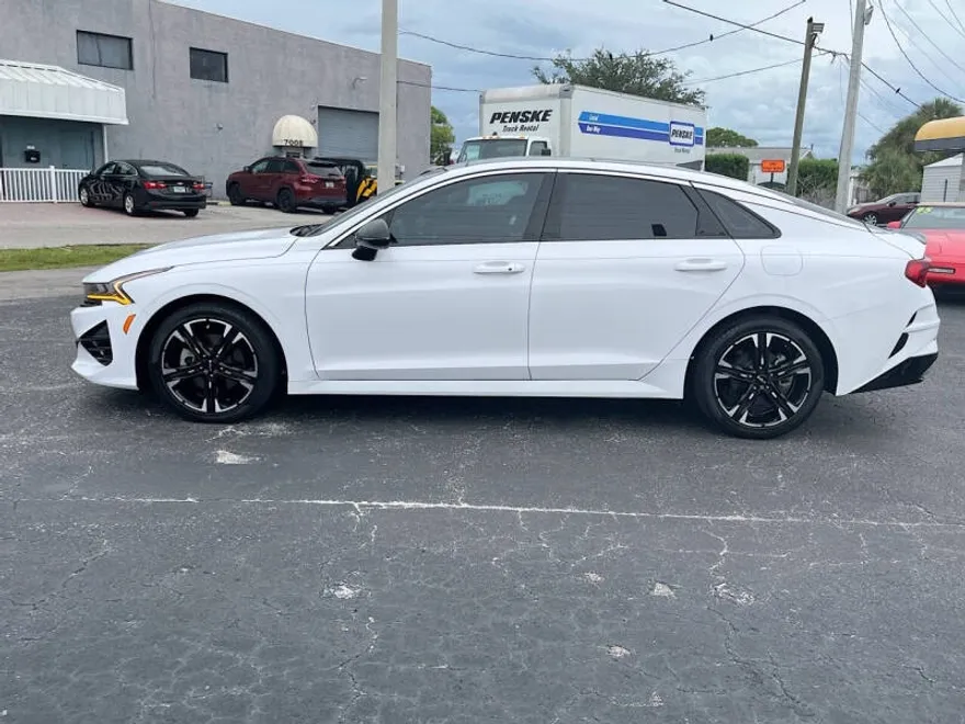 2022 Kia K5 GT-Line photo 1