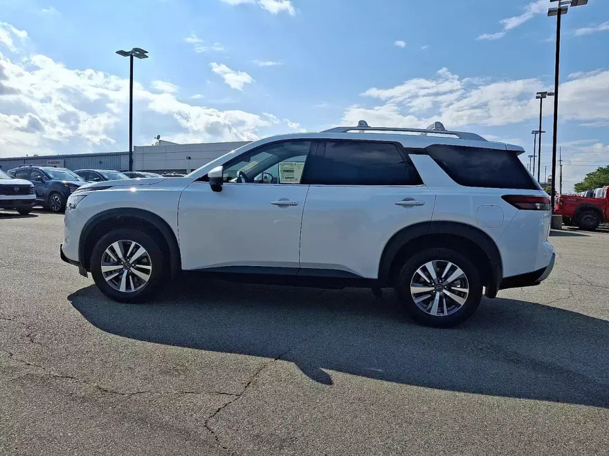 2025 Nissan Pathfinder SL photo 1