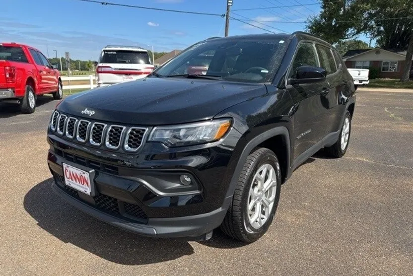 2024 Jeep Compass Latitude photo 1