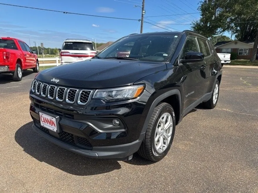 2024 Jeep Compass Latitude photo 1