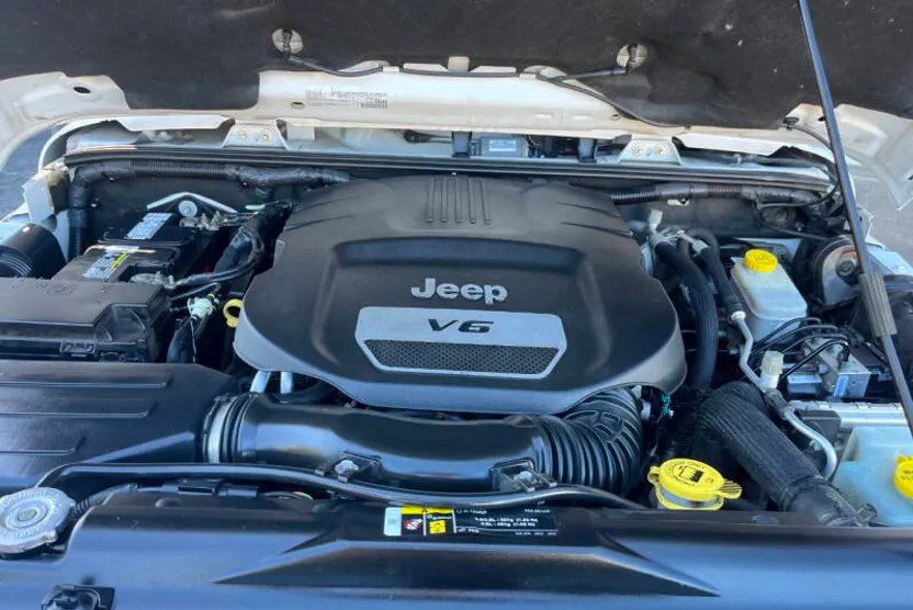2017 Jeep Wrangler Unlimited Sahara photo 1