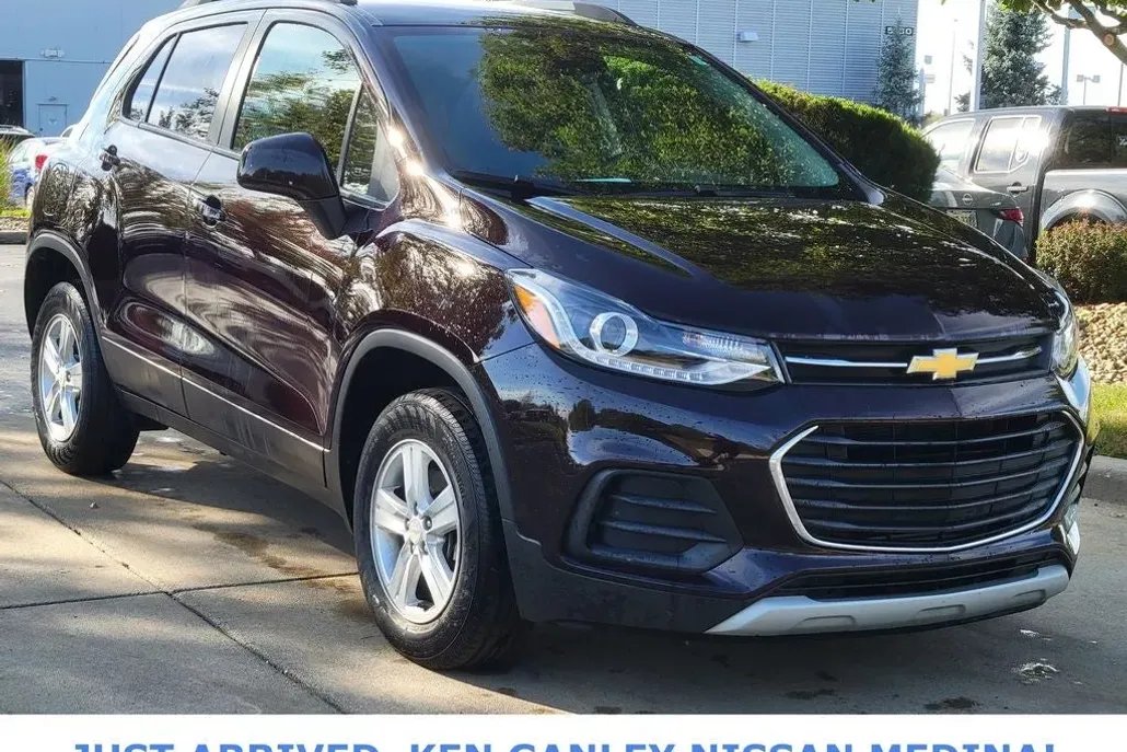 2022 Chevrolet Trax LT photo 1