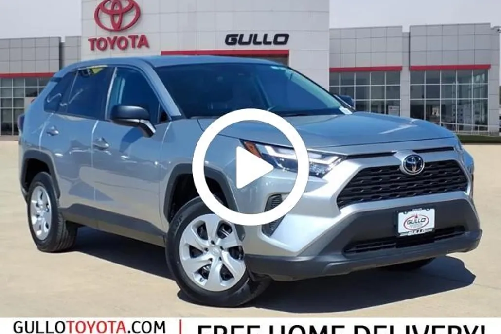 2024 Toyota RAV4 LE photo 1