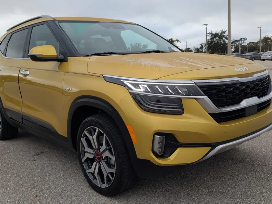 2023 Kia Seltos SX photo 1