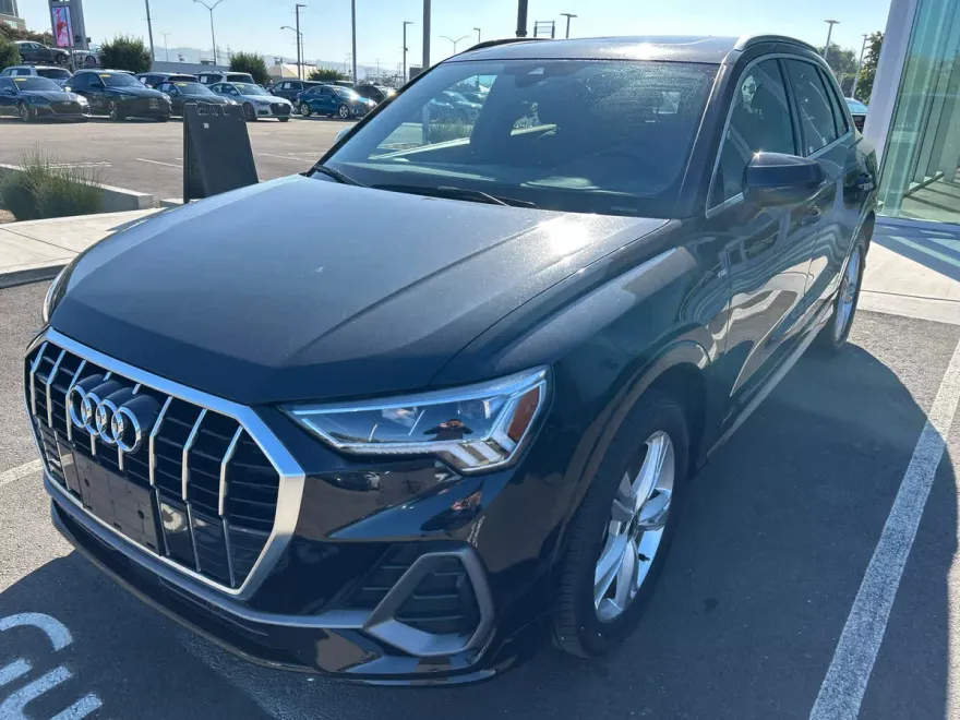 2023 Audi Q3 S line Premium Plus photo 1
