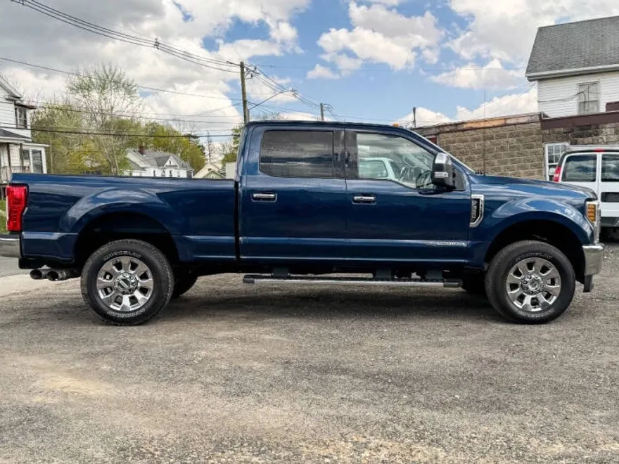 2018 Ford F-350 Lariat photo 1