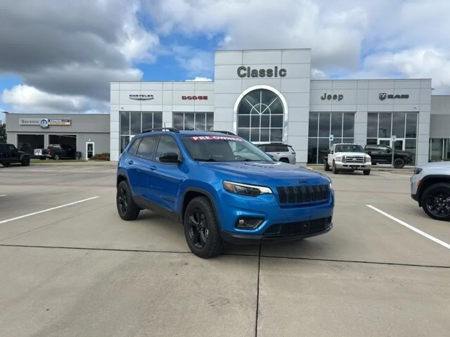 2023 Jeep Cherokee Altitude photo 1