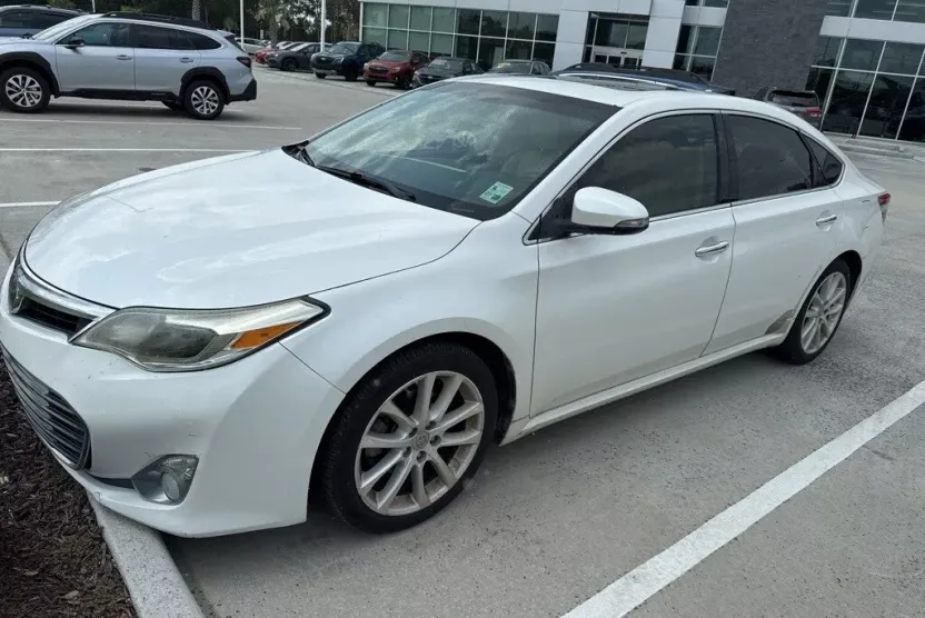 2014 Toyota Avalon XLE photo 1