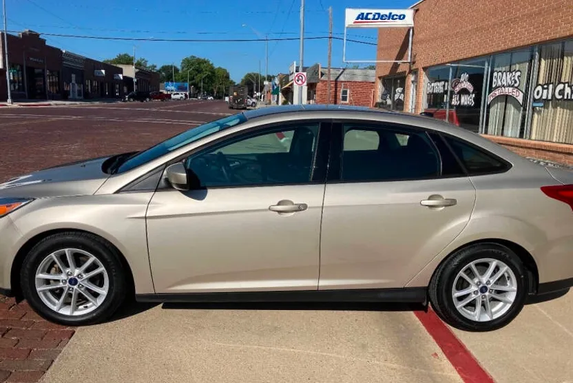 2018 Ford Focus SE photo 1