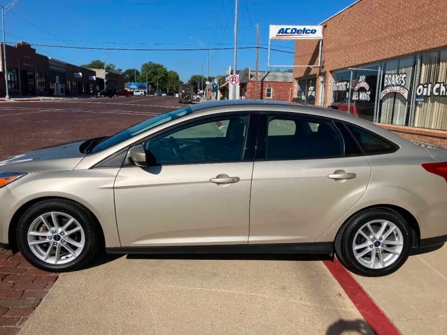2018 Ford Focus SE photo 1