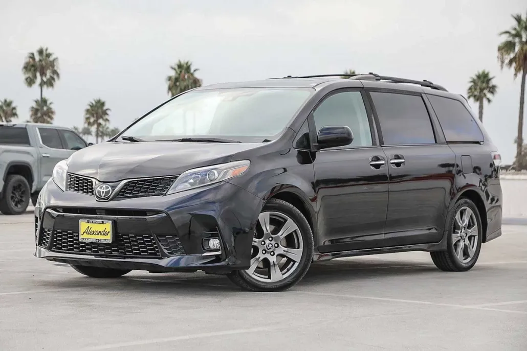 2019 Toyota Sienna Premium photo 1