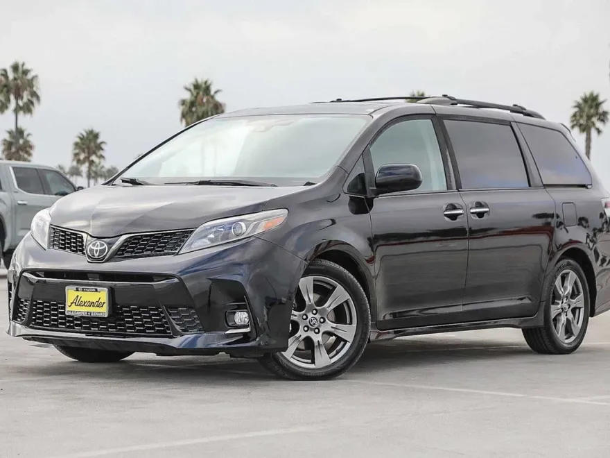 2019 Toyota Sienna Premium photo 1