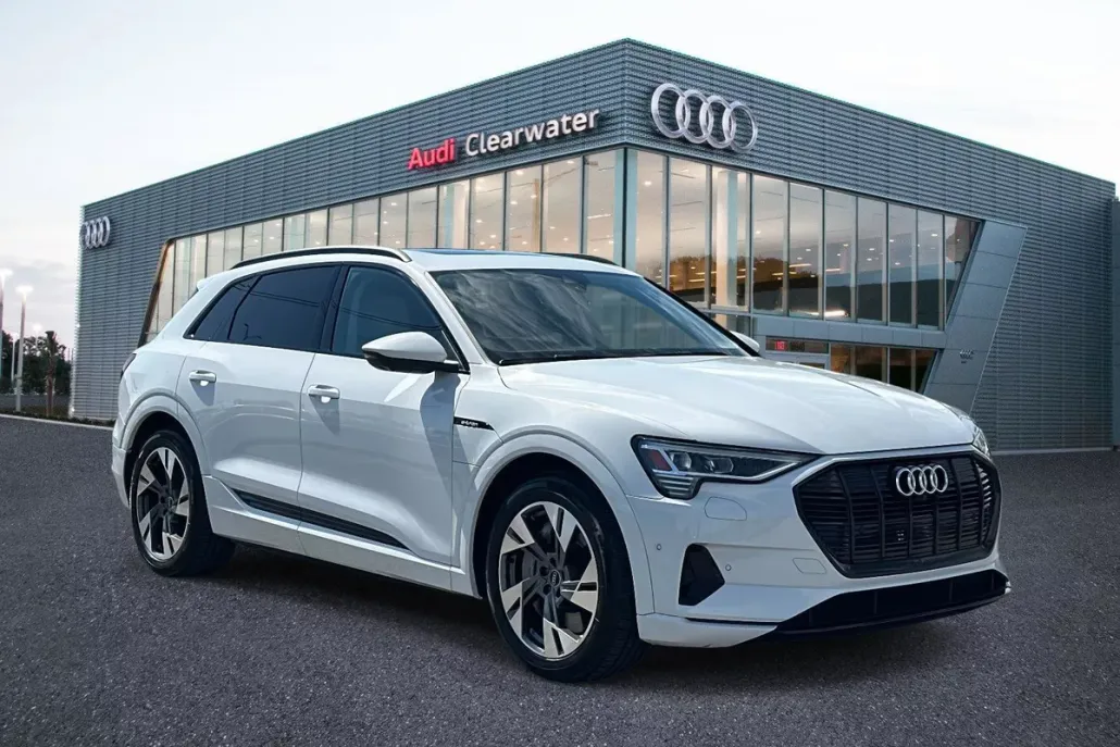 2021 Audi e-tron Premium photo 1