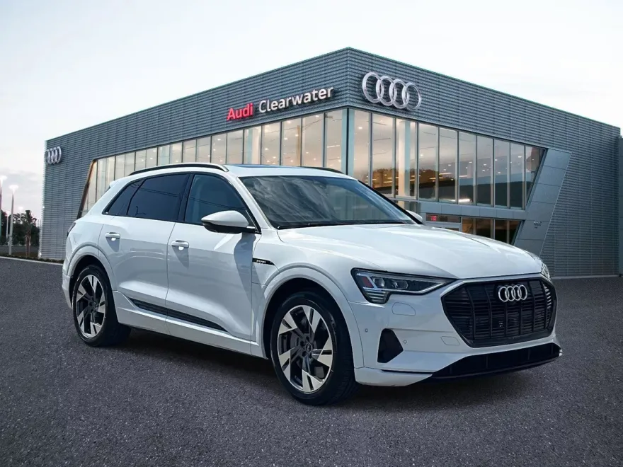 2021 Audi e-tron Premium photo 1