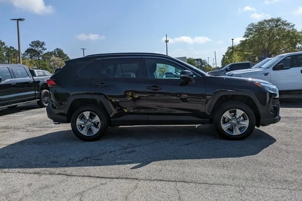 2024 Toyota RAV4 XLE photo 1