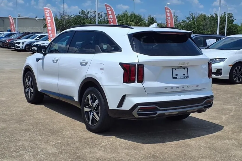 2022 Kia Sorento S photo 1