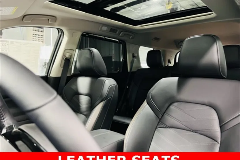 2025 Nissan Pathfinder Platinum photo 1