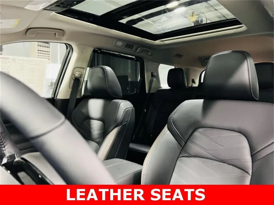 2025 Nissan Pathfinder Platinum photo 1