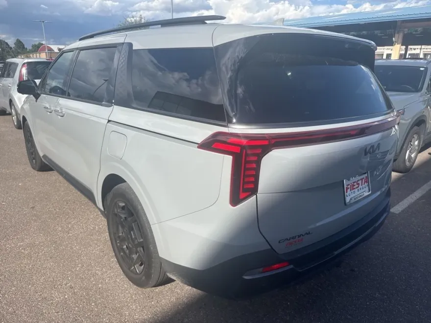 2025 Kia Carnival SX Prestige photo 1