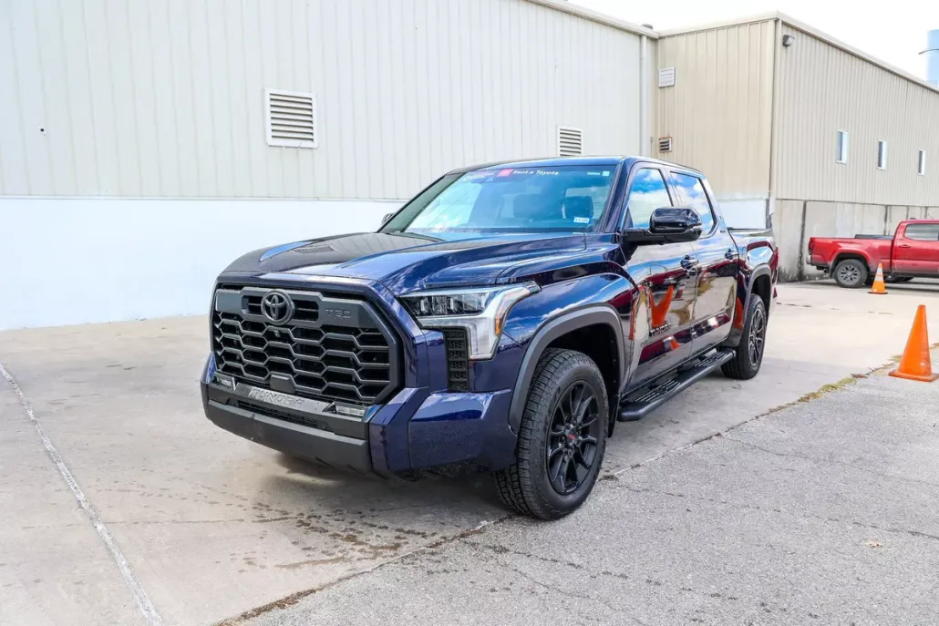2025 Toyota Tundra Limited photo 1
