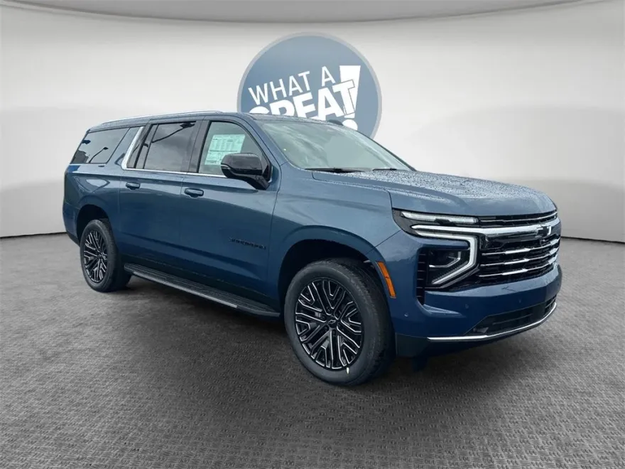 2025 Chevrolet Suburban LT photo 1