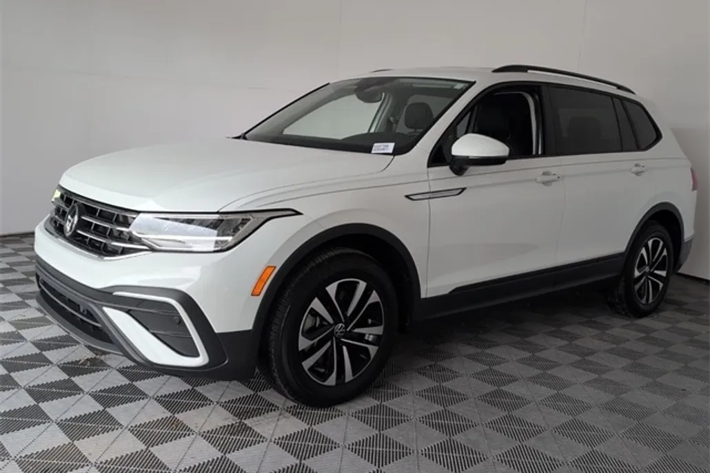 2024 Volkswagen Tiguan S photo 1