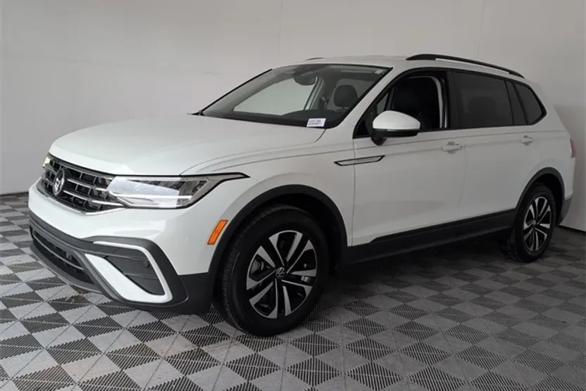 2024 Volkswagen Tiguan S photo 1