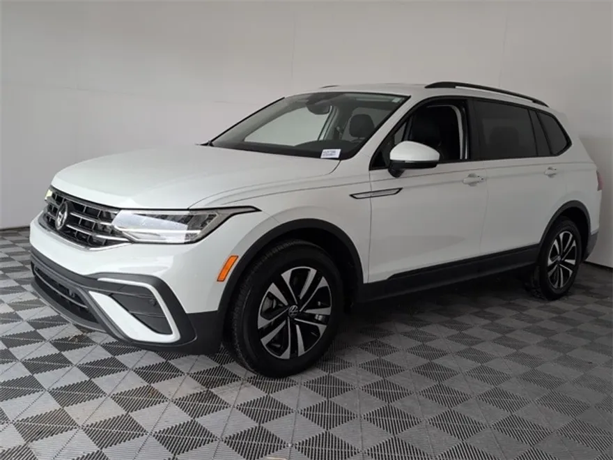 2024 Volkswagen Tiguan S photo 1