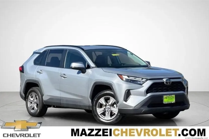 2023 Toyota RAV4 XLE photo 1