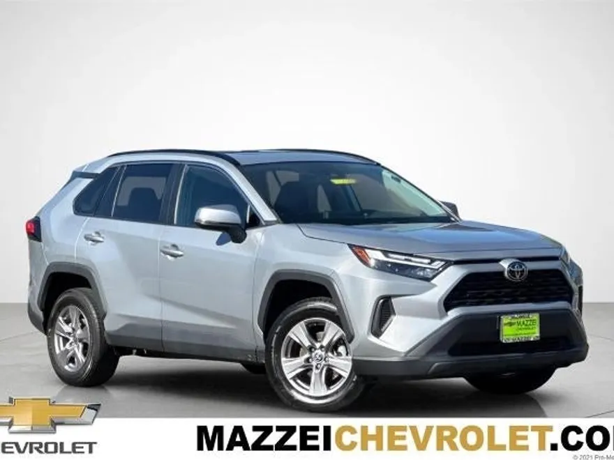 2023 Toyota RAV4 XLE photo 1