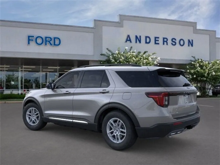 2025 Ford Explorer photo 1