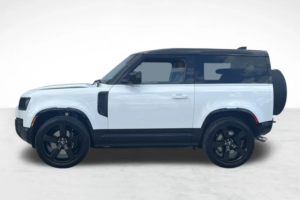 2025 Land Rover Defender V8 photo 1