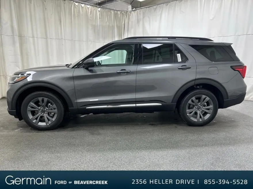 2025 Ford Explorer photo 1