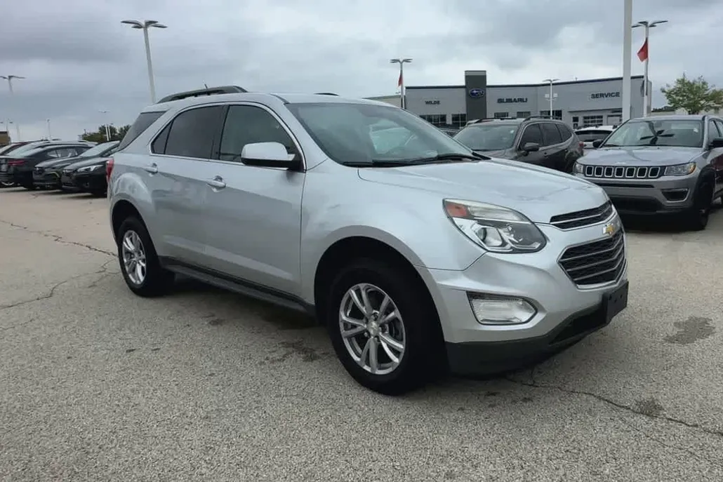 2017 Chevrolet Equinox LT photo 1