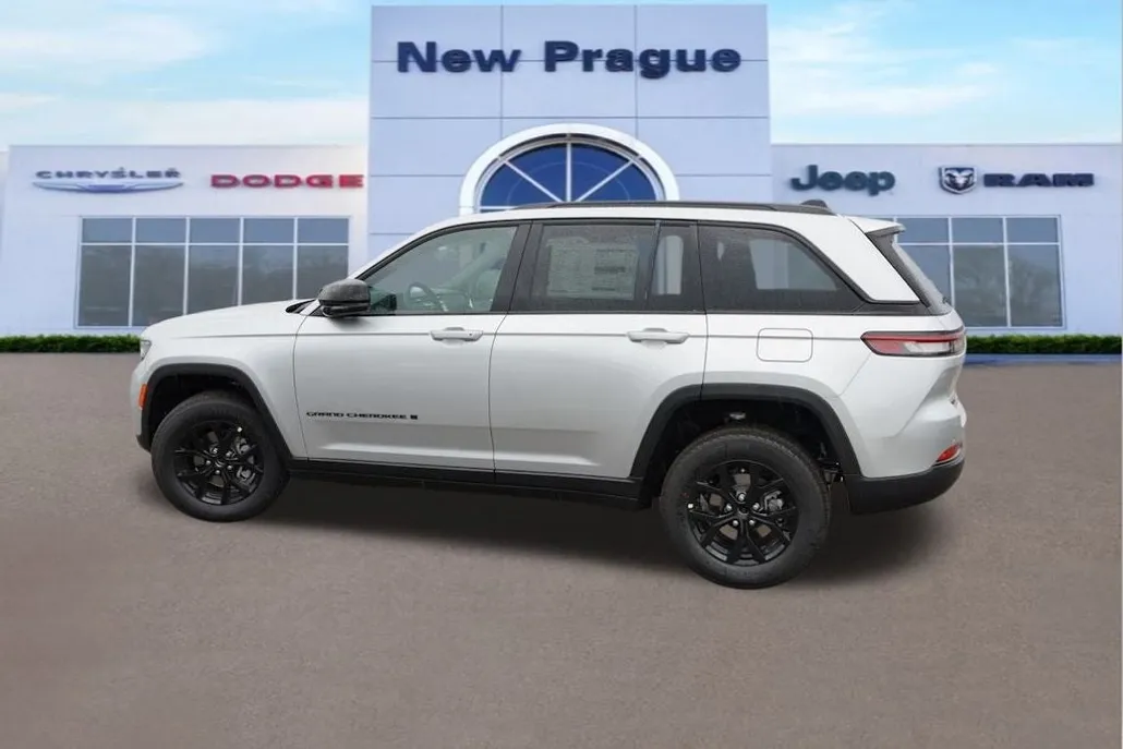 2025 Jeep Grand Cherokee Altitude photo 1