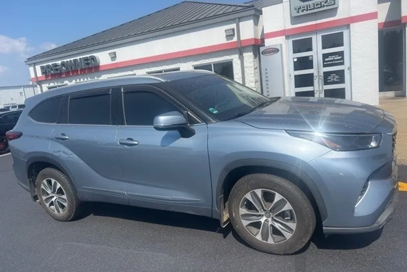 2022 Toyota Highlander XLE photo 1