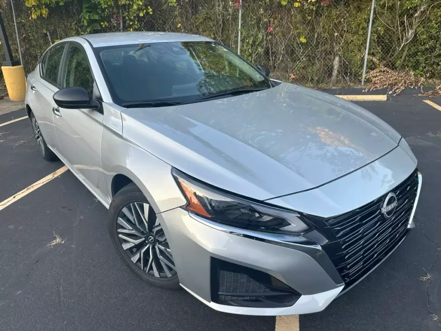 2024 Nissan Altima 2.5 SV photo 1