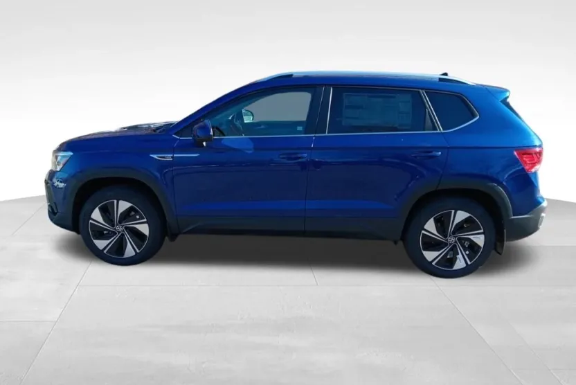 2024 Volkswagen Taos SE photo 1