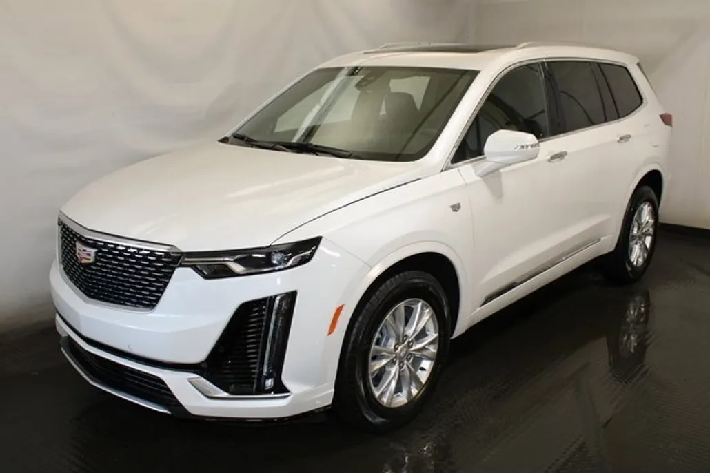 2025 Cadillac XT6 Luxury photo 1