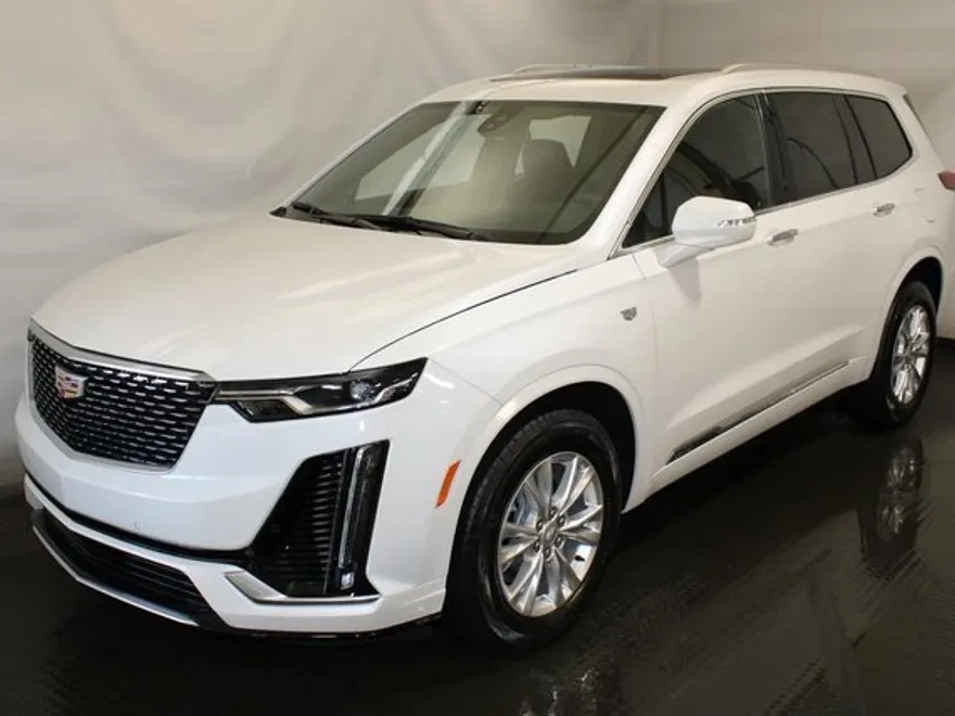 2025 Cadillac XT6 Luxury photo 1