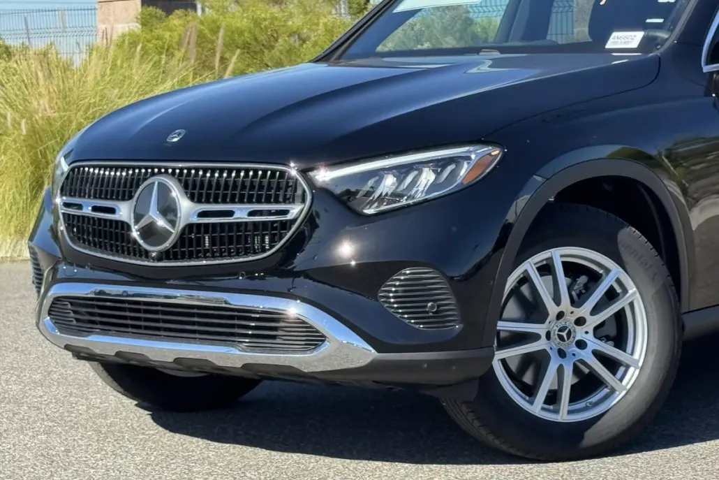 2026 Mercedes Benz GLC 300 photo 1