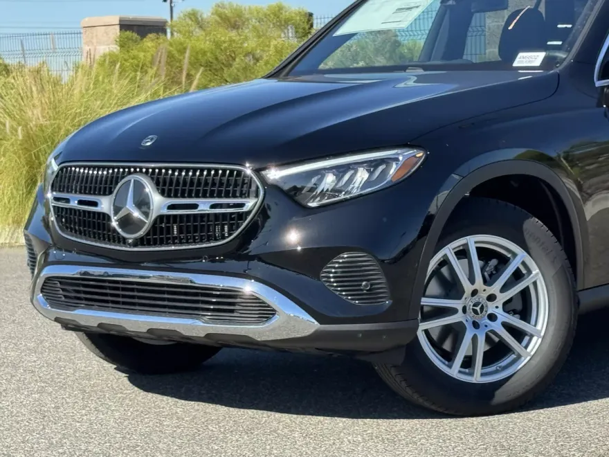 2026 Mercedes Benz GLC 300 photo 1